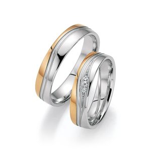 Fischer Eheringe – Modell Verehrung Trauringe – 585/- Apricot- und Weissgold. Ringbreite 5 mm. 3 funkelnde Brillanten ges. 0,024 ct.